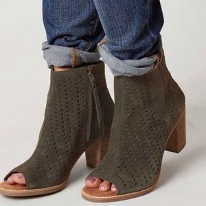 Toms Marjory’s Peep Toe Forest Suede